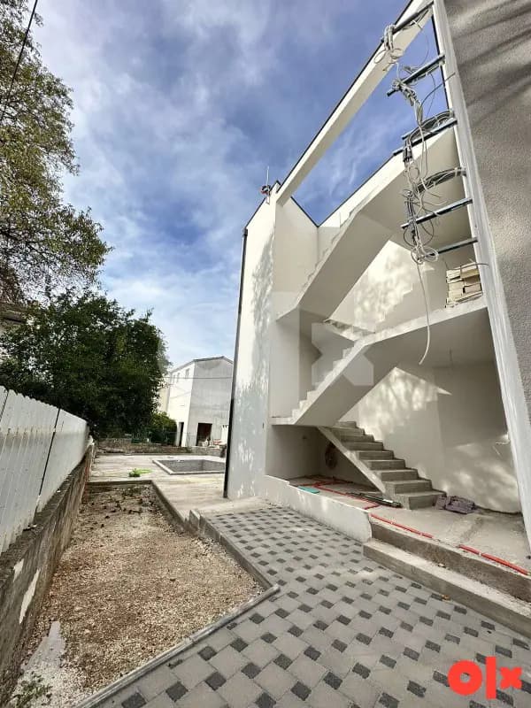 Trosoban apartman / bazen / parking / 80m2 / Trogir 6