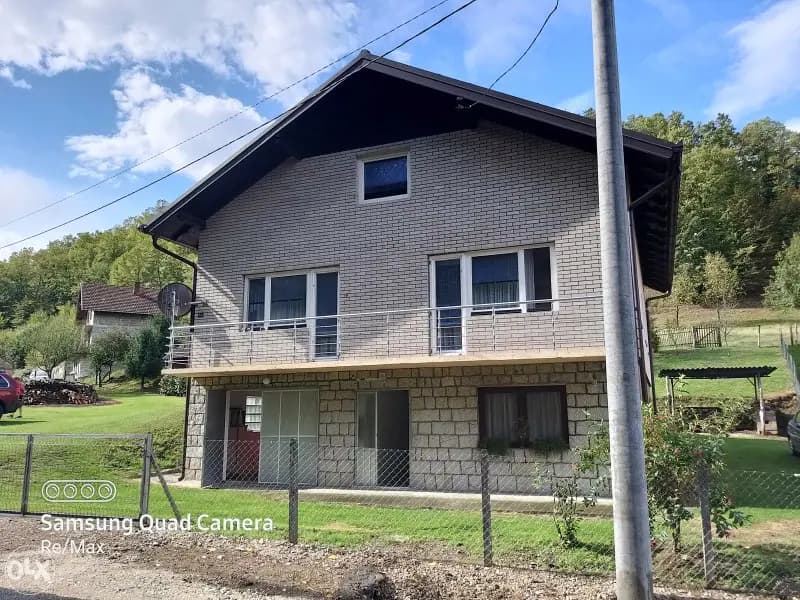 Kuća na opštini Srbac - 300 m2 1
