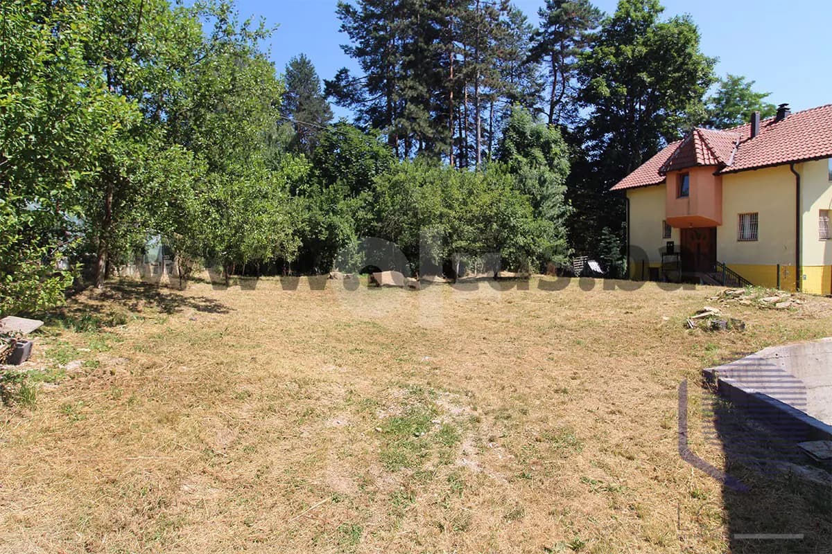 LOCUS: Novoizgrađena kuća, Pionirska dolina, Centar 5