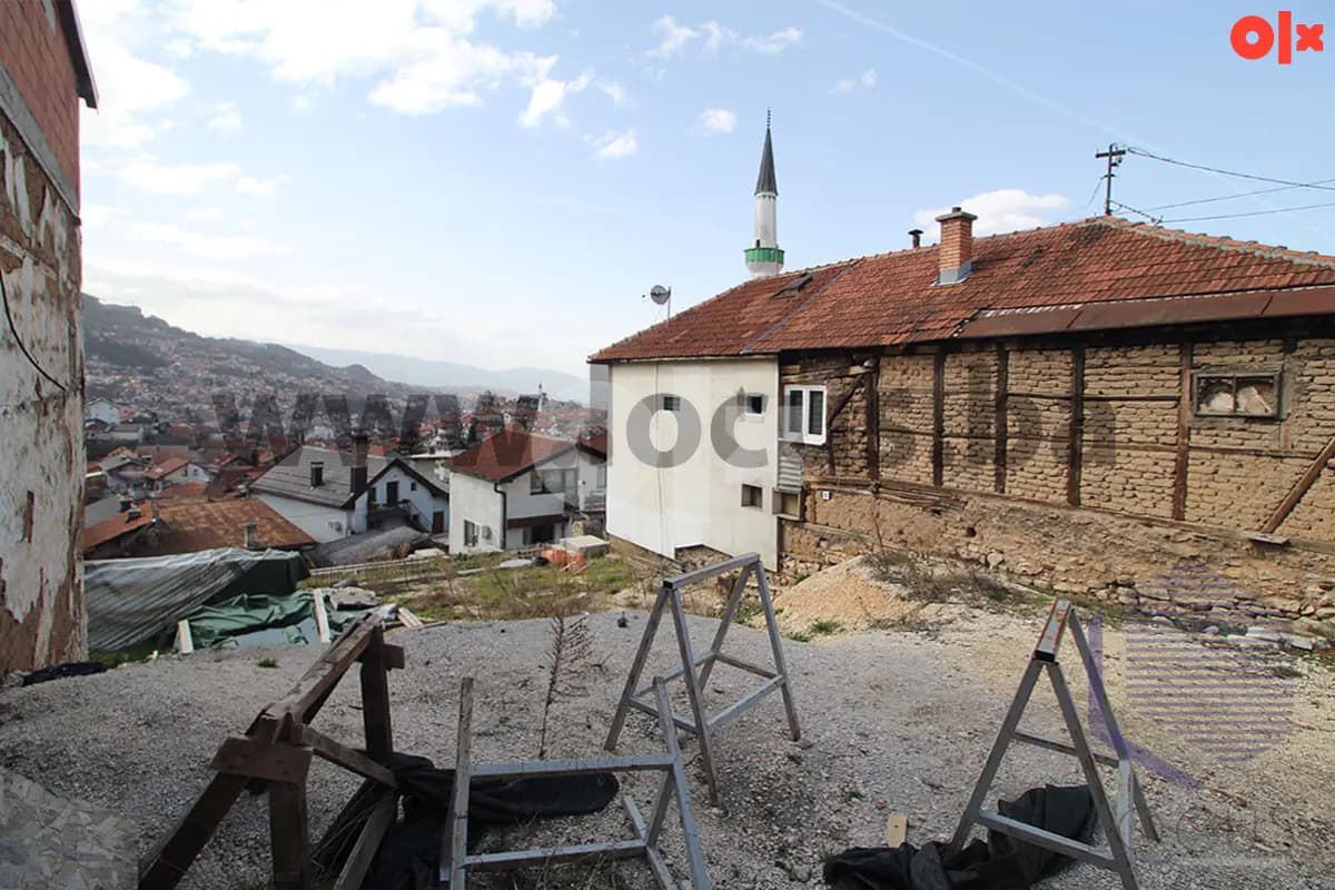 LOCUS: Atraktivna parcela sa pogledom na grad, Vratnik 2