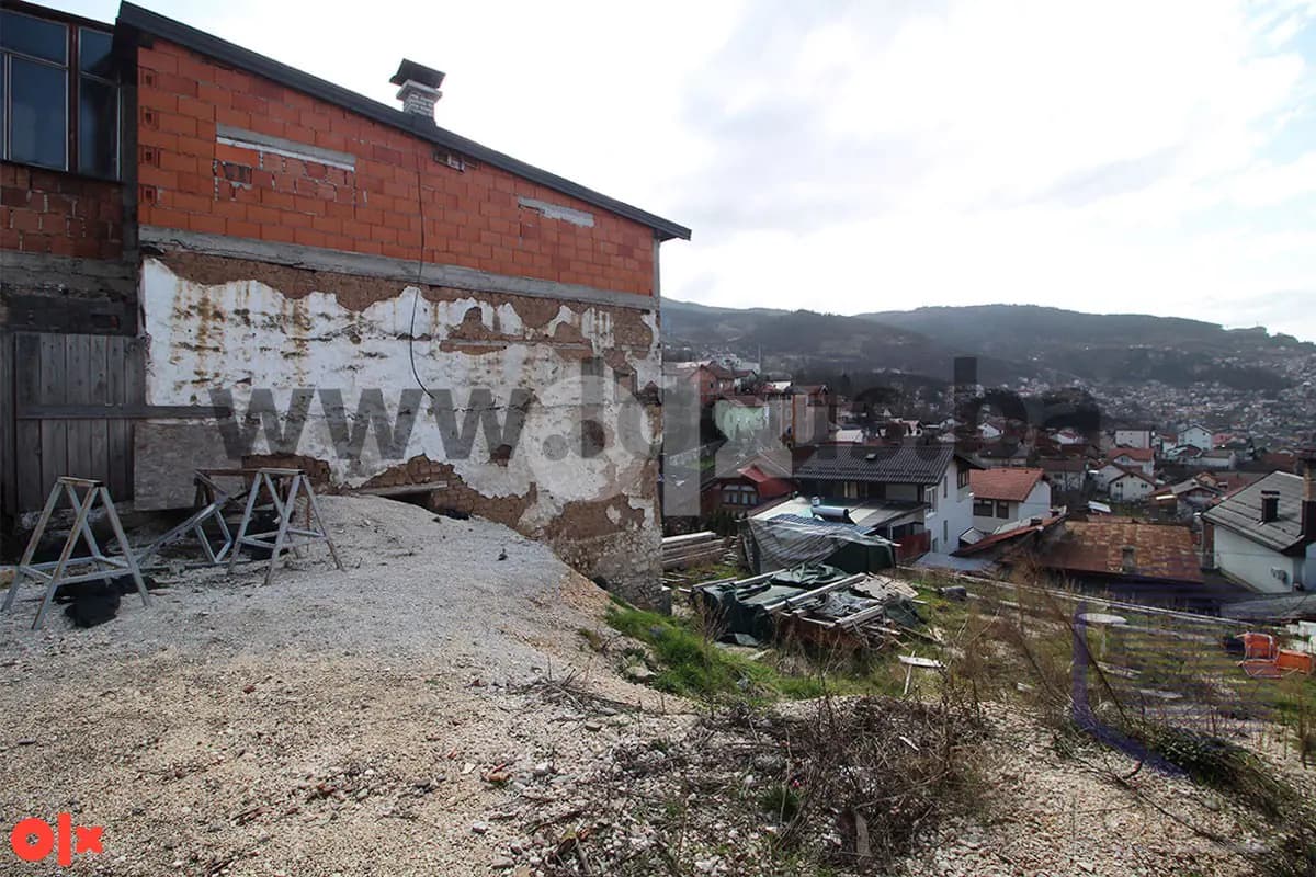 LOCUS: Atraktivna parcela sa pogledom na grad, Vratnik 4