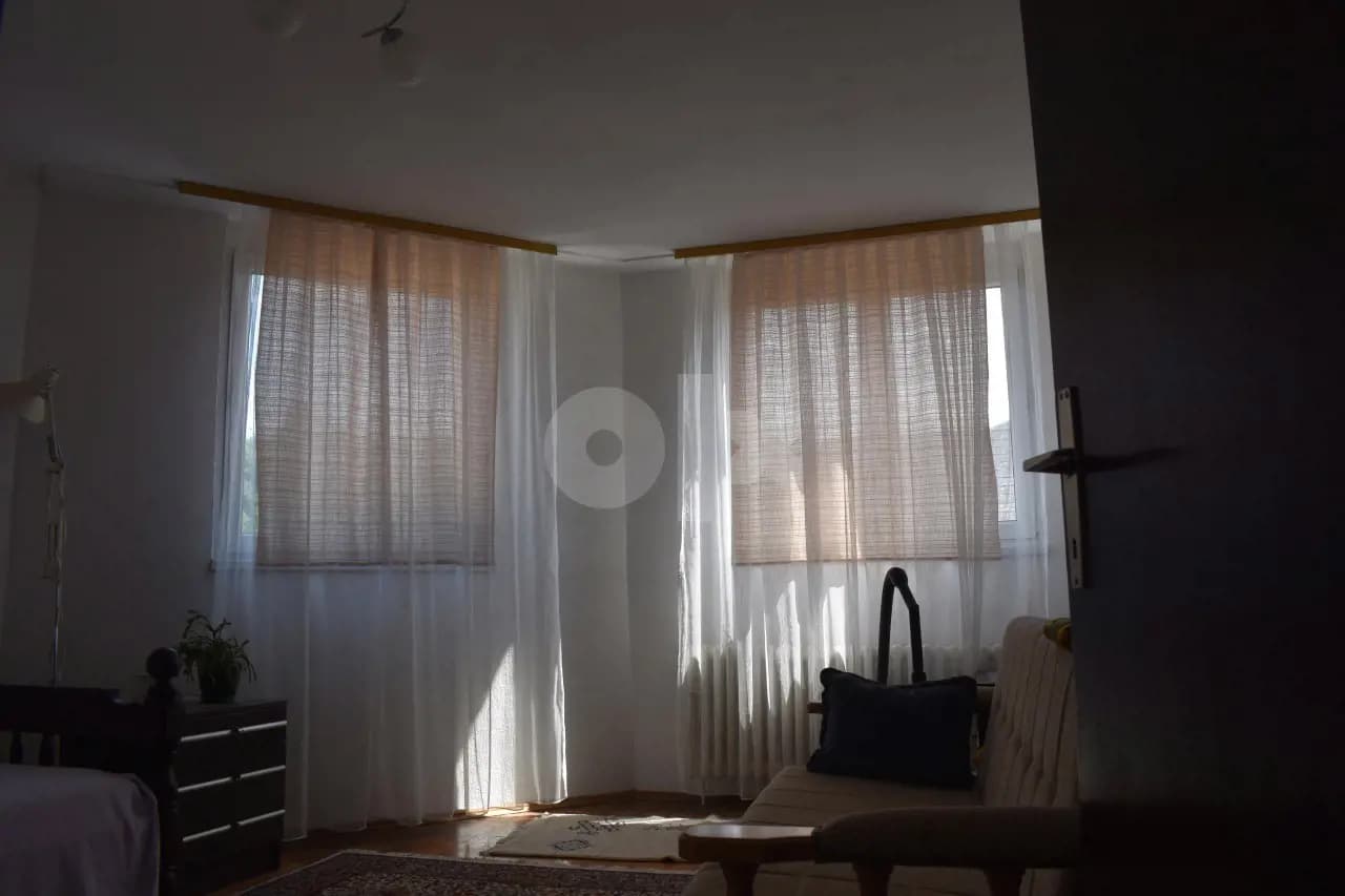 Trosoban stan u centru Travnika 3
