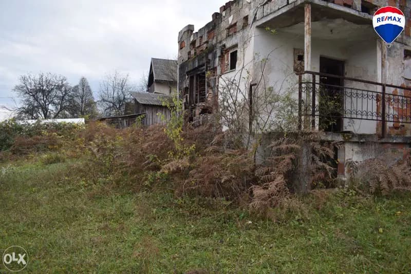 GOLDEN HOME prodaje zemljište sa vikendicom u Busovači 1