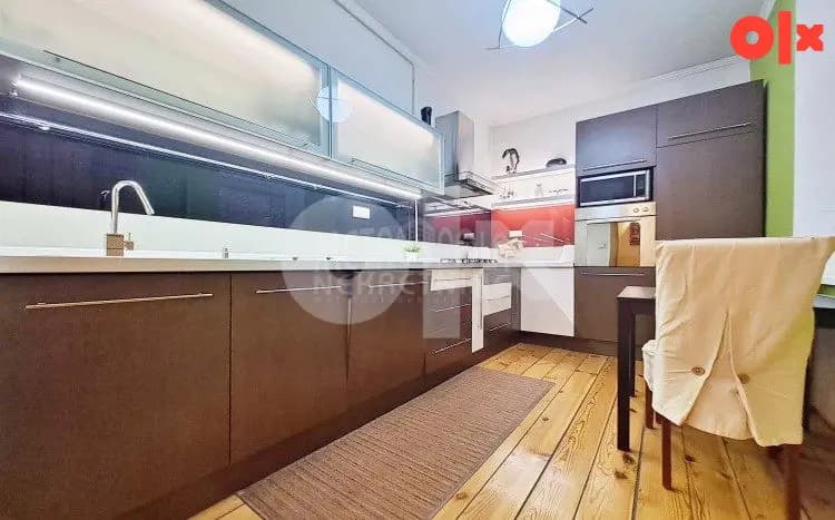 Komforan trosoban stan na odličnoj lokaciji, Ferhadija 1
