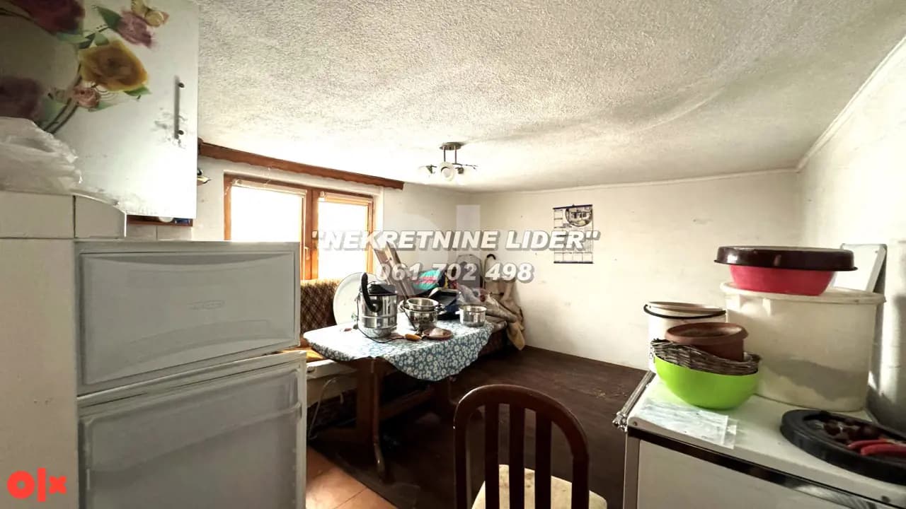 Porodična kuća sa 1104m2 zemljišta kod škole, Solina 1