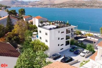 Trosoban apartman / bazen / parking / 80m2 / Trogir 2