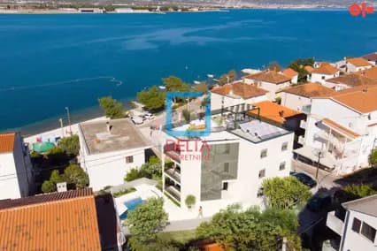 Trosoban apartman / bazen / parking / 80m2 / Trogir 13