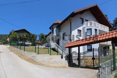 LOCUS: Novoizgrađena kuća, Pionirska dolina, Centar 20