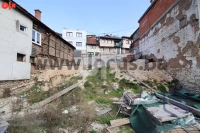 LOCUS: Atraktivna parcela sa pogledom na grad, Vratnik 9