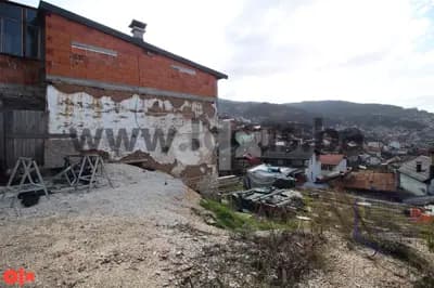LOCUS: Atraktivna parcela sa pogledom na grad, Vratnik 13