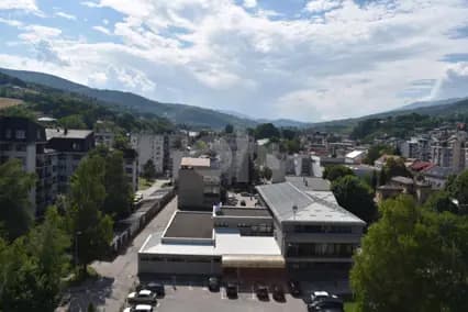 Trosoban stan u centru Travnika 3