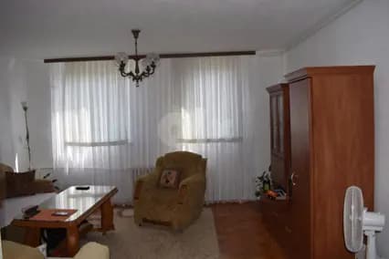 Trosoban stan u centru Travnika 13