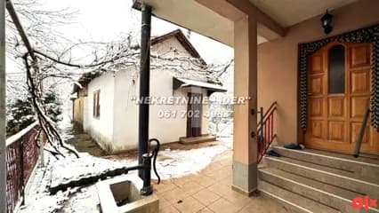 Porodična kuća sa 1104m2 zemljišta kod škole, Solina 5