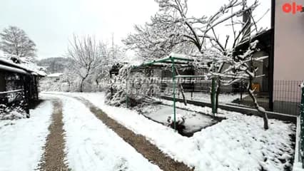 Porodična kuća sa 1104m2 zemljišta kod škole, Solina 8