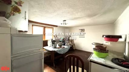 Porodična kuća sa 1104m2 zemljišta kod škole, Solina 10