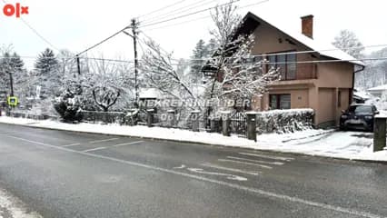 Porodična kuća sa 1104m2 zemljišta kod škole, Solina 25