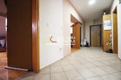 Petosoban stan - Trg Vilijama Šekspira - Novi Grad 1