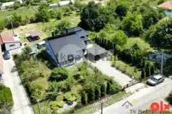 Kuća novije gradnje sa garažom i šadrvanom, Bokavići 15