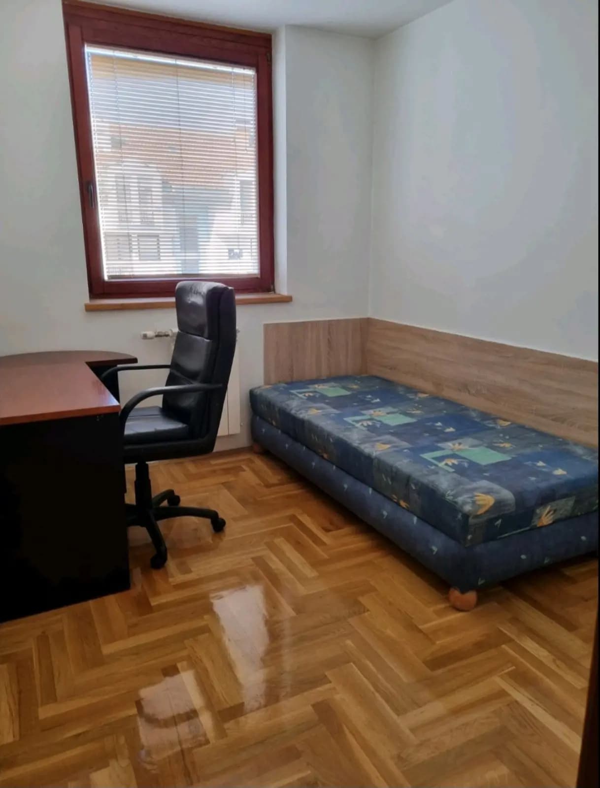 Najam - četverosoban stan 85m2 - ul. Akademika Petra Mandića 2 Najam - četverosoban stan 85m2 - ul. Akademika Petra Mandića 2