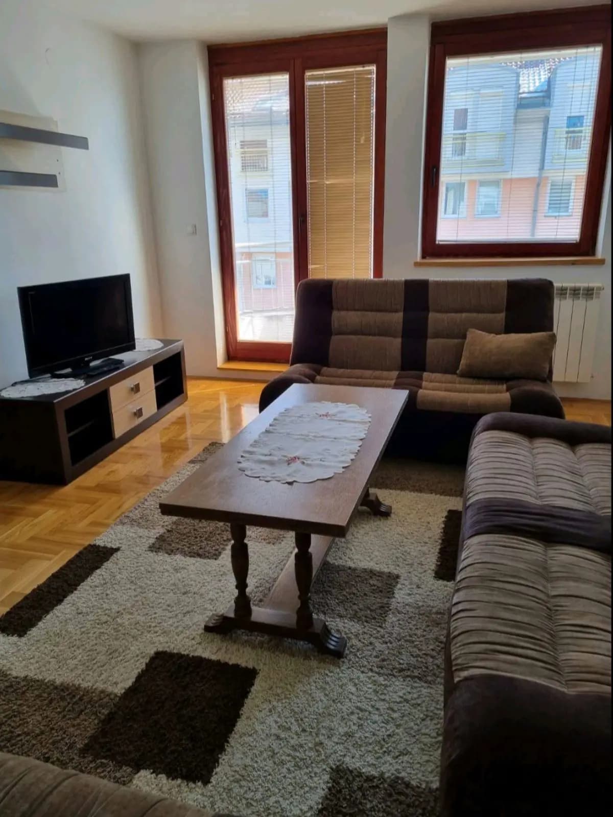 Najam - četverosoban stan 85m2 - ul. Akademika Petra Mandića 3 Najam - četverosoban stan 85m2 - ul. Akademika Petra Mandića 3