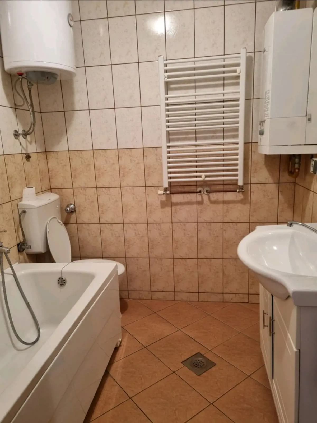 Najam - četverosoban stan 85m2 - ul. Akademika Petra Mandića 4 Najam - četverosoban stan 85m2 - ul. Akademika Petra Mandića 4