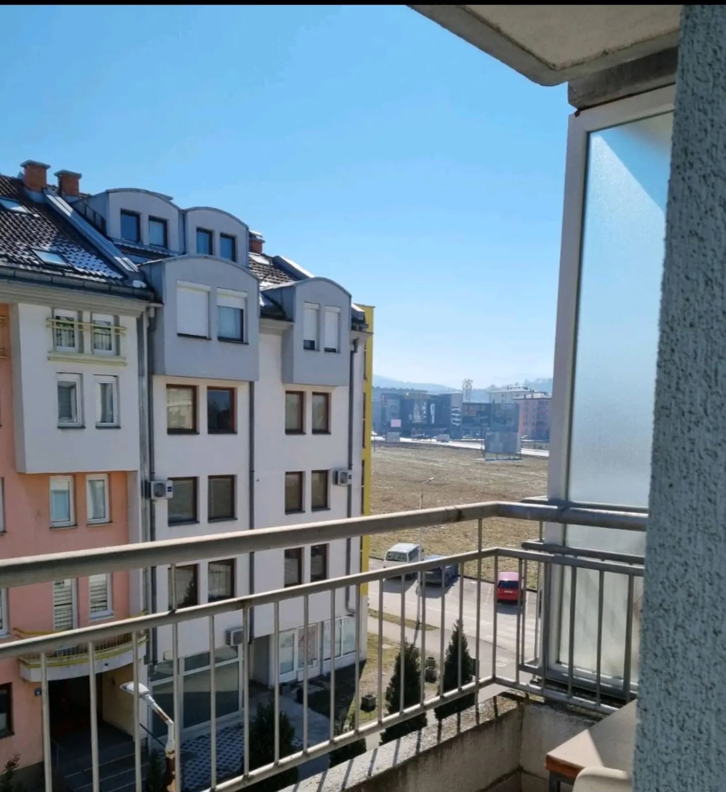 Najam - četverosoban stan 85m2 - ul. Akademika Petra Mandića 1 Najam - četverosoban stan 85m2 - ul. Akademika Petra Mandića 1