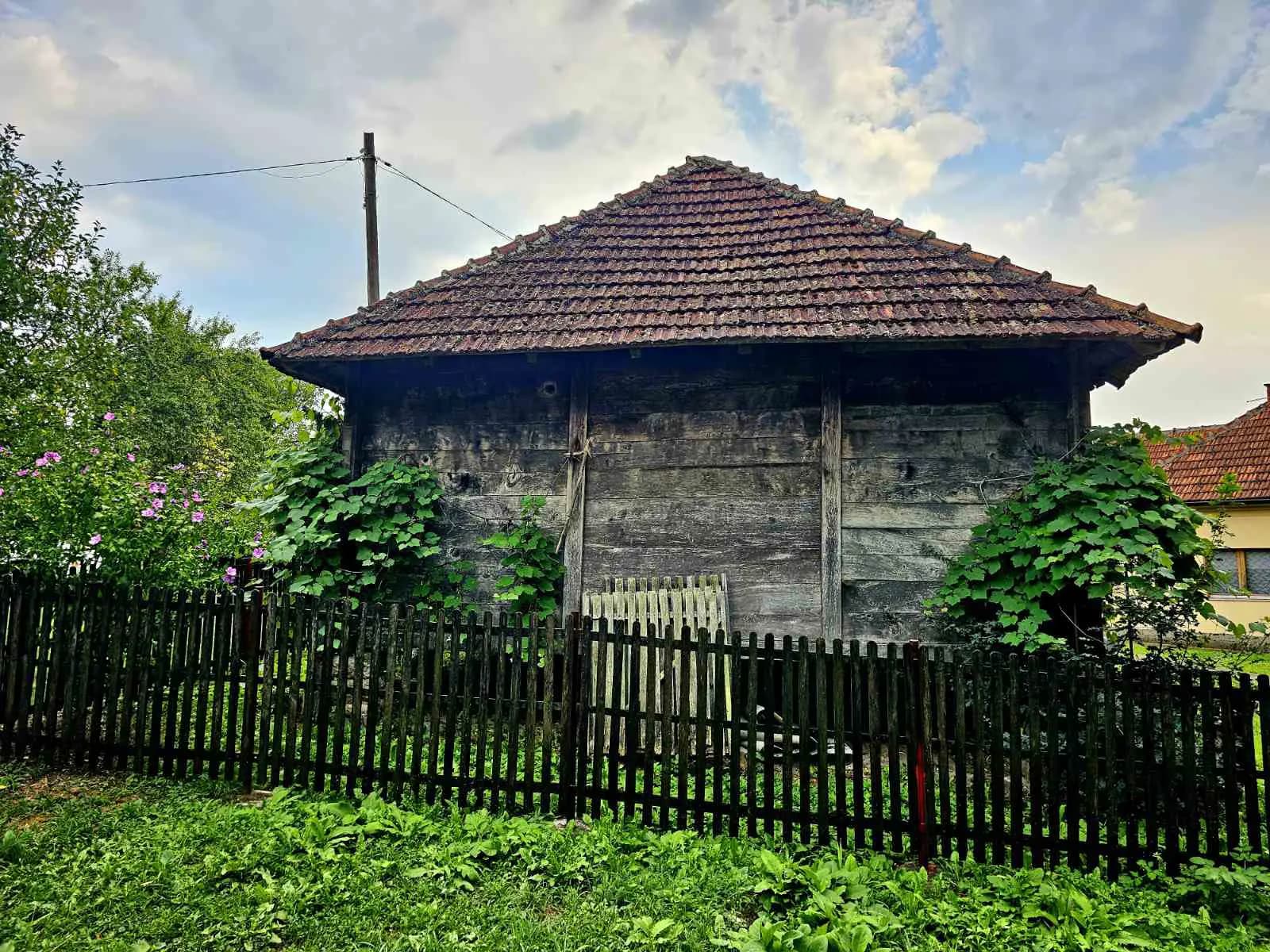 Prodajem imanje 8.6ha sa kucom-Kosjeric 2 Prodajem imanje 8.6ha sa kucom-Kosjeric 2
