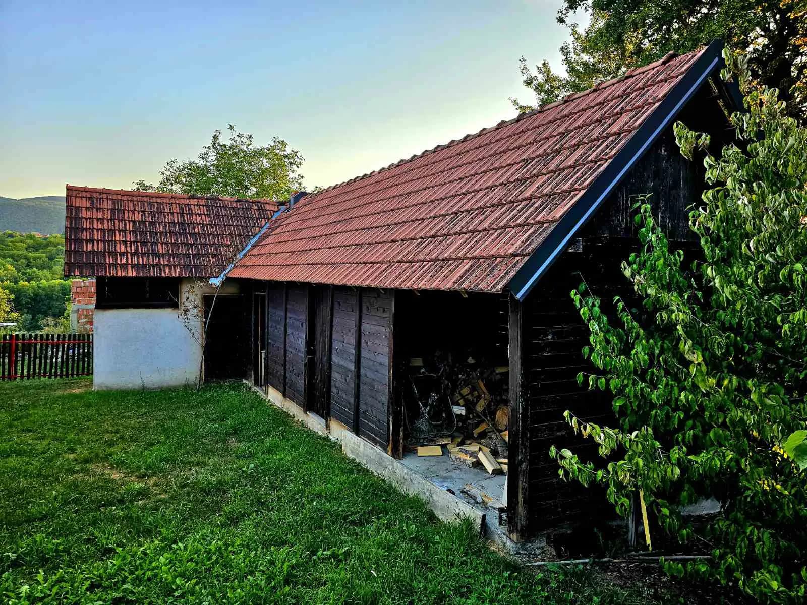 Prodajem imanje 8.6ha sa kucom-Kosjeric 4 Prodajem imanje 8.6ha sa kucom-Kosjeric 4
