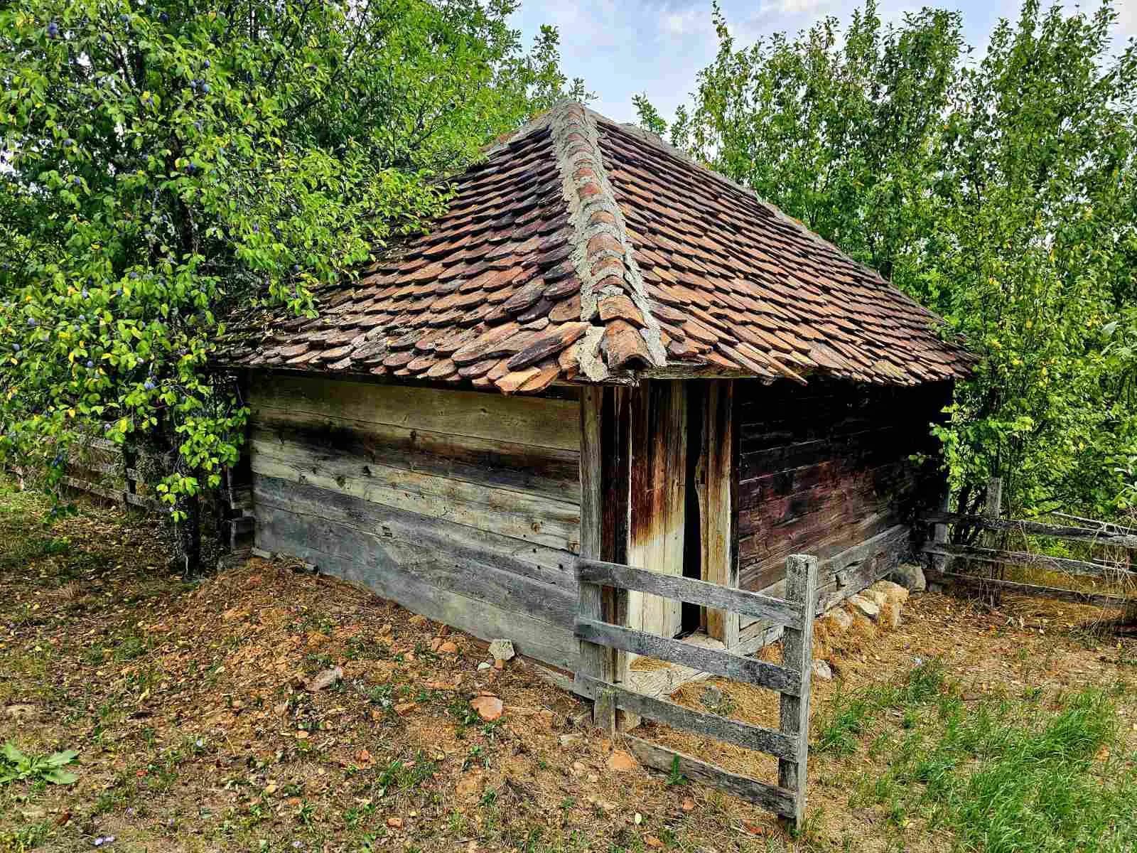 Prodajem imanje 8.6ha sa kucom-Kosjeric 5 Prodajem imanje 8.6ha sa kucom-Kosjeric 5