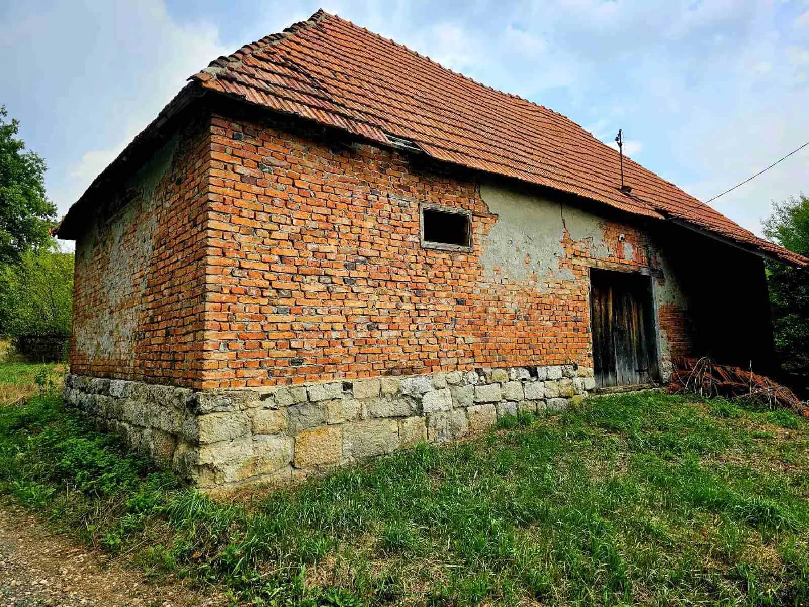 Prodajem imanje 8.6ha sa kucom-Kosjeric 6 Prodajem imanje 8.6ha sa kucom-Kosjeric 6