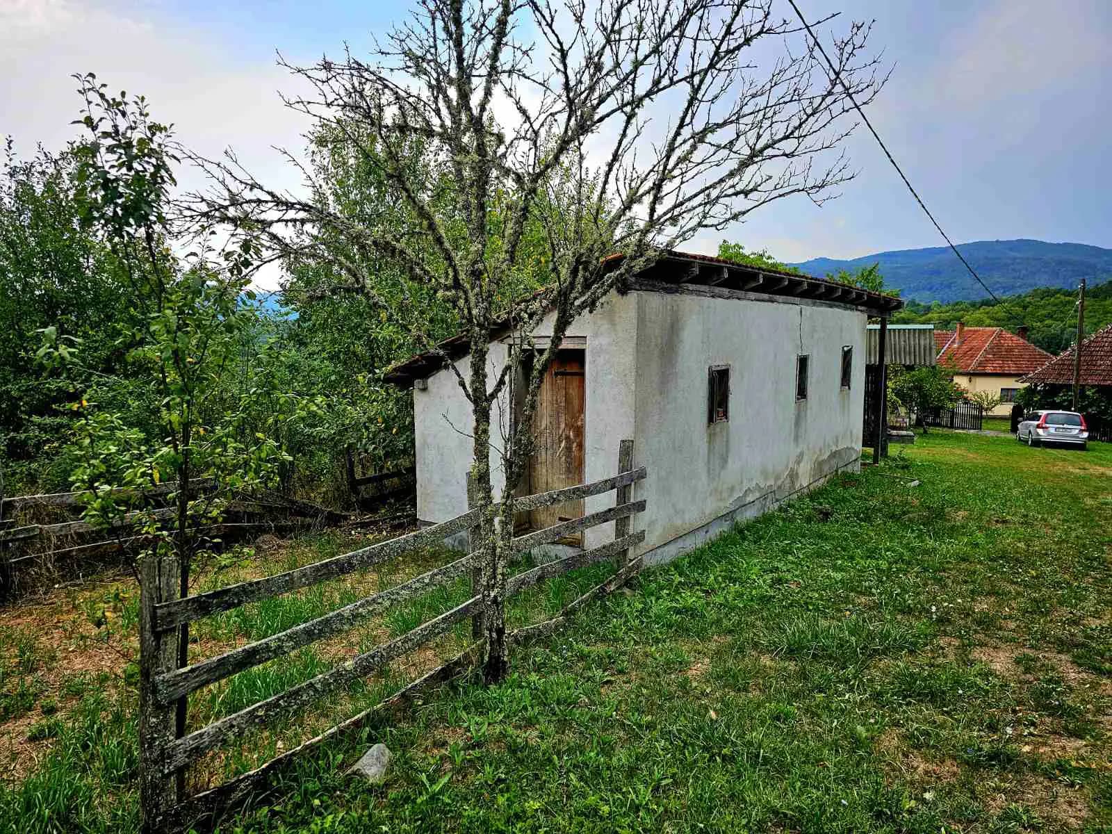 Prodajem imanje 8.6ha sa kucom-Kosjeric 7 Prodajem imanje 8.6ha sa kucom-Kosjeric 7