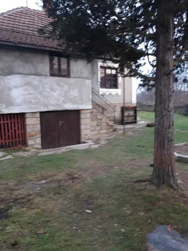 Prodajem kucu u Malim Crljenima-Lazarevac Prodajem kucu u Malim Crljenima-Lazarevac